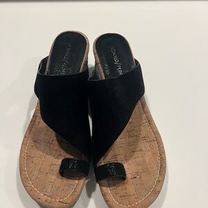 Donald J. Pliner Black Sandals with Minimalist Design.